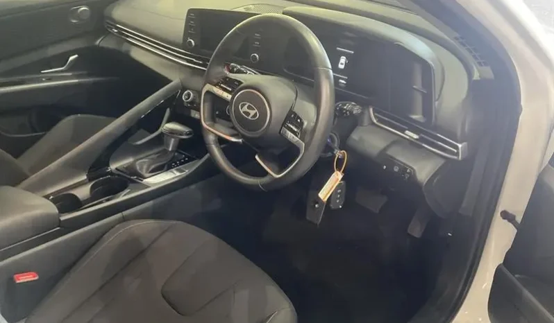 
								2024 Hyundai i30 CN7.V2 MY24 HEV 1.6P DCT White 6 Speed Auto Dual Cl full									