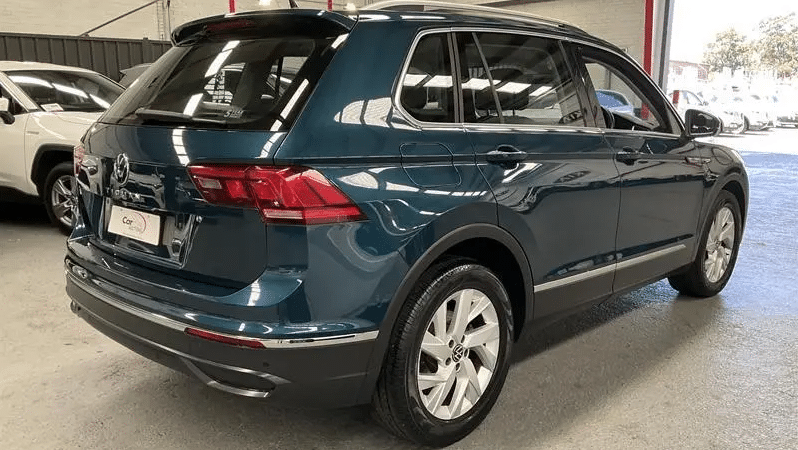 
								2023 Volkswagen Tiguan AX MY23 Update 110TSI Life Green 6 Sp full									