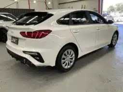 
										2023 Kia Cerato BD MY23 S White 6 Speed Automatic Hatchback full									