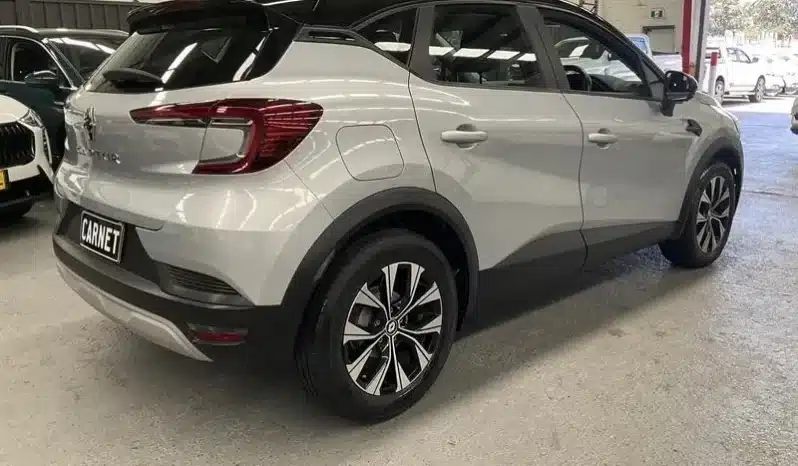 
								2023 Renault Captur XJB MY23 Intens Silver 7 Speed Auto Dual Clutch full									