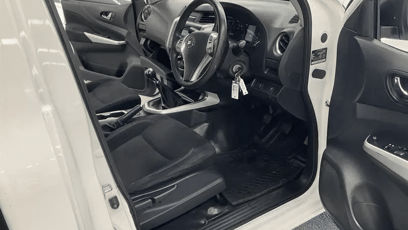 
								2019 Nissan Navara D23 Series 4 MY19 RX (4×2) White 6 Speed full									