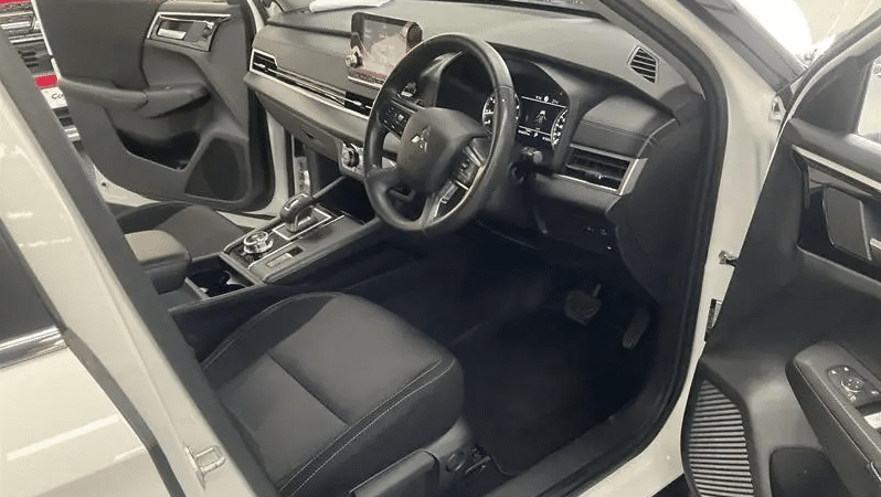 
								2024 Mitsubishi Outlander ZM MY24 ES 7 Seat (2WD) White 8 Sp full									