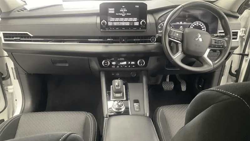 
								2024 Mitsubishi Outlander ZM MY24 ES 7 Seat (2WD) White 8 Sp full									