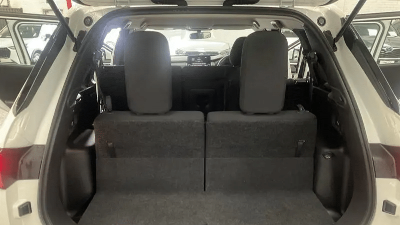 
								2024 Mitsubishi Outlander ZM MY24 ES 7 Seat (2WD) White 8 Sp full									