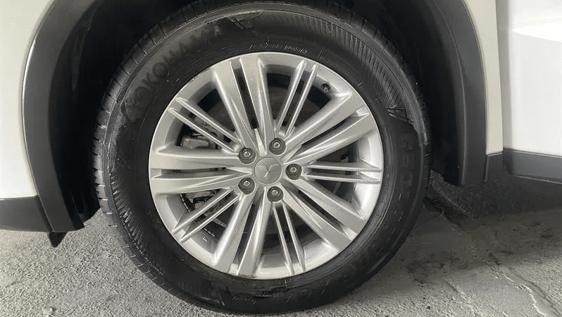 
								2024 Mitsubishi Outlander ZM MY24 ES 7 Seat (2WD) White 8 Sp full									