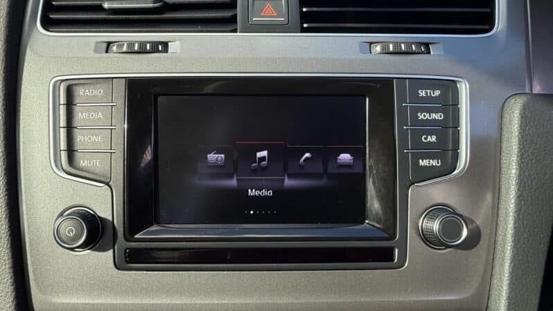 
								2013 Volkswagen Golf Hatchback 90TSI VII MY14 full									