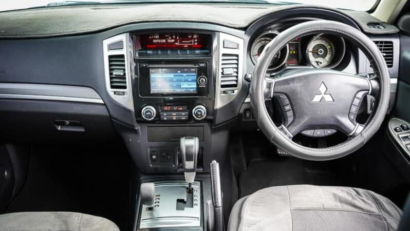 
								2015 Mitsubishi Pajero Wagon GLX NX MY15 full									