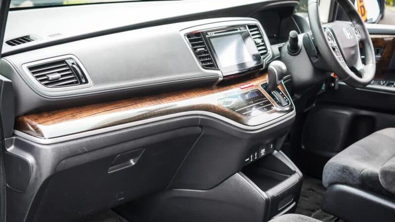 
								2019 Honda Odyssey Wagon VTi RC MY19 full									